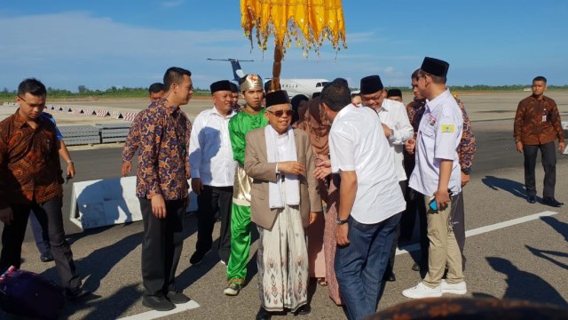 Cawapres nomor urut 01 Ma'ruf Amin tiba di Sumatera Barat. Foto: Dok: Tim Media Ma'ruf Amin