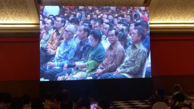 Presiden Jokowi,  Megawati dan Try Sutrisno menghadiri acara perayaan hari Imlek Nasional. Foto: fahrian saleh/kumparan
