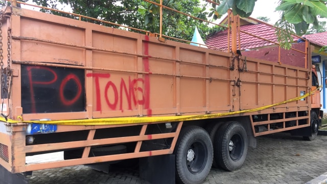 Truk Tangki yang diperiksa akibat kelebihan ukuran muatan. Foto: Abdul Latif/kumparan