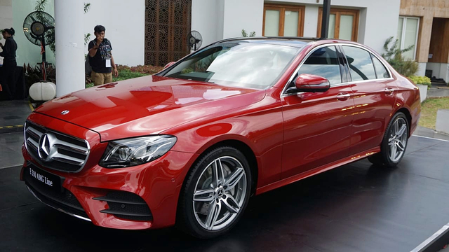 Mercedes Benz E 350 AMG Line. Foto: Jamal Ramadhan/kumparan