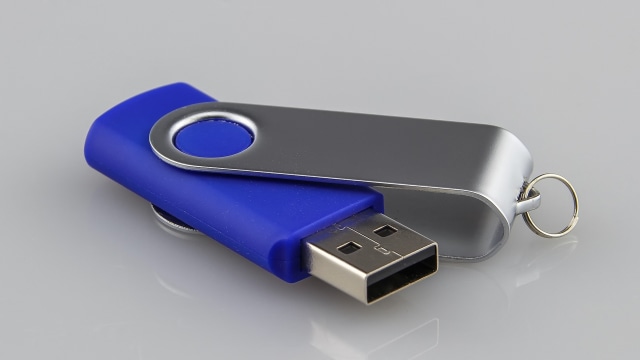 Flashdisk USB. Foto: pixabay via analogicus