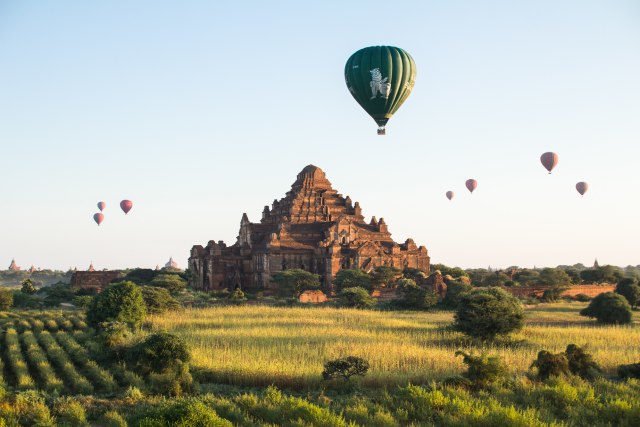 Balon Udara di Bagan, Myanmar. Foto: Flickr/Zach Garner