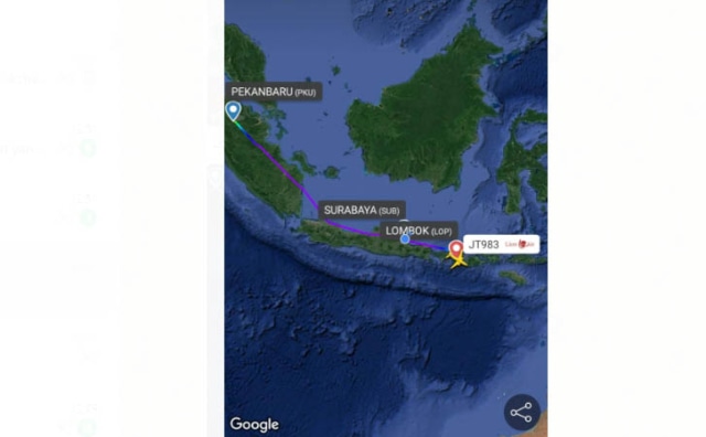 RUTE penerbangan Lion Air dari Pekanbaru-Surabaya terpaksa dialihkan ke Lombok, Nusa Tenggara Barat. Sebanyak 45 penumpang rombongan PWI Riau kelaparan di dalam pesawat. 