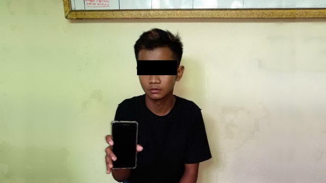 Pelaku pencurian, ASA (21) warga Desa Bumiayu Kecamatan Baureno Kabupaten Bojonegoro