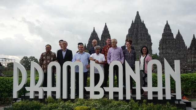 Delegasi MIKTA mengunjungi Candi Prambanan, Klaten, Jawa Tengah, Kamis (7/2). Foto: Darin Atiandina/kumparan
