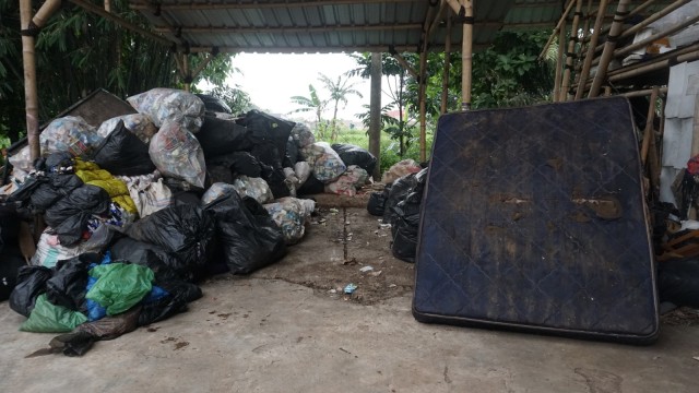 Tumpukan sampah yang dikelola di Rumah Pemulihan Material milik Waste4Change. Foto: Iqbal Firdaus/kumparan
