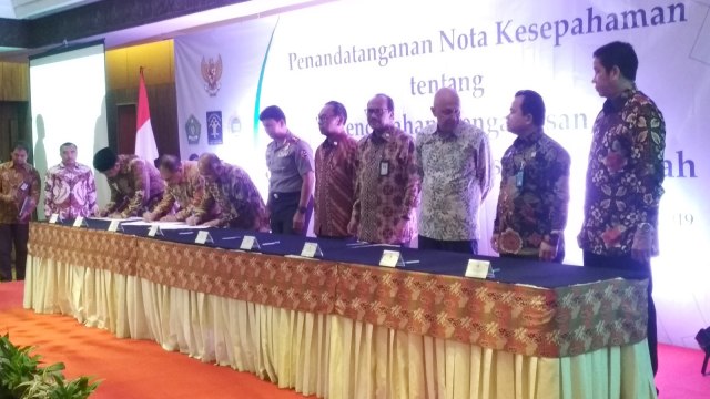 Penandatanganan nota kesepahaman Kementerian agama dengan delapan lembaga kementerian di Hotel Borobudur, Jakarta Pusat, Jumat (8/2). Foto: Andesta Wijaya/kumparan