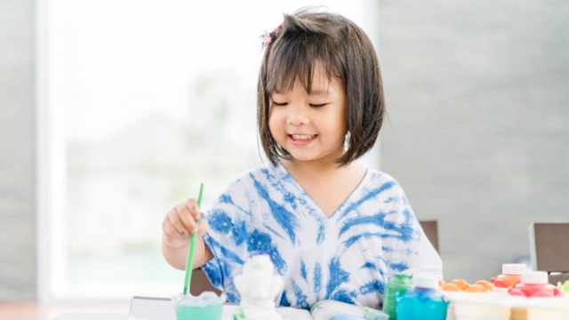 Kreativitas anak juga berkembang sesuai usianya Foto: Shutterstock