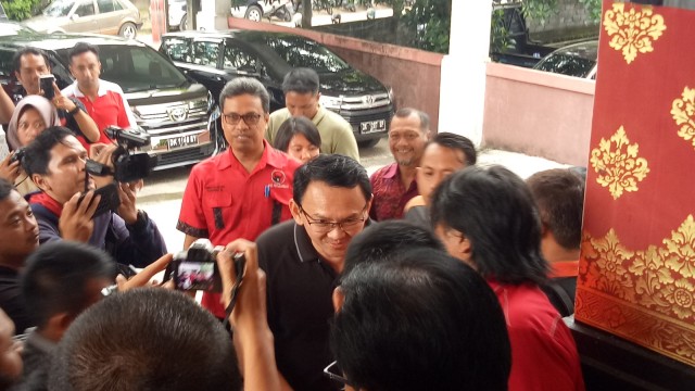 Mantan eks Gubernur DKI Jakarta Basuki Tjahaja Purnama (BTP) alias Ahok mengunjungi Kantor DPD PDIP Bali. Foto: Denita BR Matondang/kumparan
