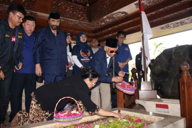 Ziarah ke makam Bung Karno di Blitar