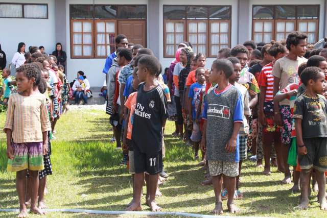 Para siswa dari sejumlah sekolah yang mengungsi ke Wamena dari Nduga pasca serangkaian penembakan awal Desember 2018 lalu di Nduga. (Foto Stefanus)