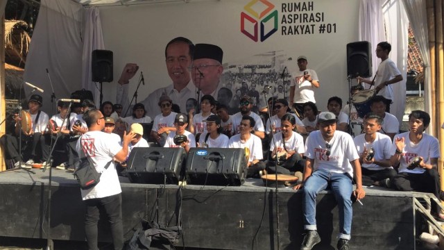Suasana Deklarasi Alumni IKJ dukung Jokowi di Rumah Aspirasi, Jalan Proklamasi, Jakarta Pusat. Foto: Reki Febrian/kumparan