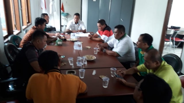 Rapat pengurus KONI Kabupaten Bojonegoro, di Kantor Koni di Jalan Gajah Mada Bojonegoro, Sabtu (09/02/2019)