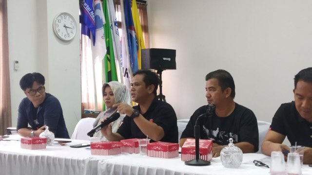 Komisioner KPU Kota Banjarmasin ketika presrilis teknis tahapan Pemilu 2019, Sabtu (9/2/2019). Foto: Zahidi/banjarhits.id