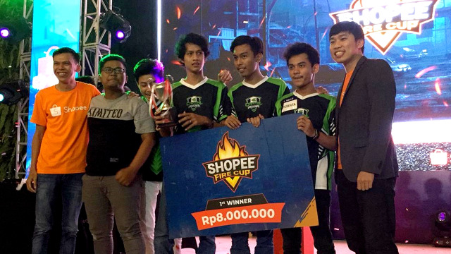 Juara turnamen Shopee Fire Cup, tim Capital eSports. Foto: Astrid Rahadiani/kumparan