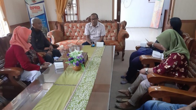 Ketua DPRD Kabupaten Blora, Bambang Susilo,  saat bertemu sejumlah insan media di Blora, Sabtu (09/02/2019)