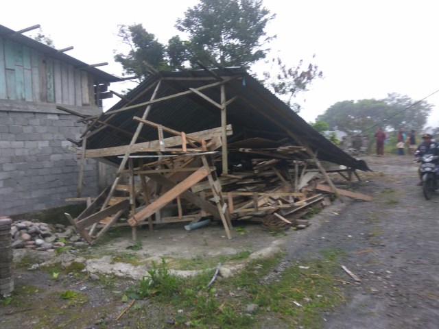 Bangunan yang rusak akibat puting beliung di Kabupaten Bener Meriah, Aceh (9/2). Foto: Dok. BPBD Bener Meriah