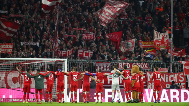 Bayern merayakan kemenangan atas Schalke. Foto: REUTERS/Michael Dalder