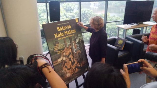 Diskusi buku 'Batavia Kala Malam' di Perpustakaan Universitas Indonesia. Foto: Wisnu Prasetyo/kumparan