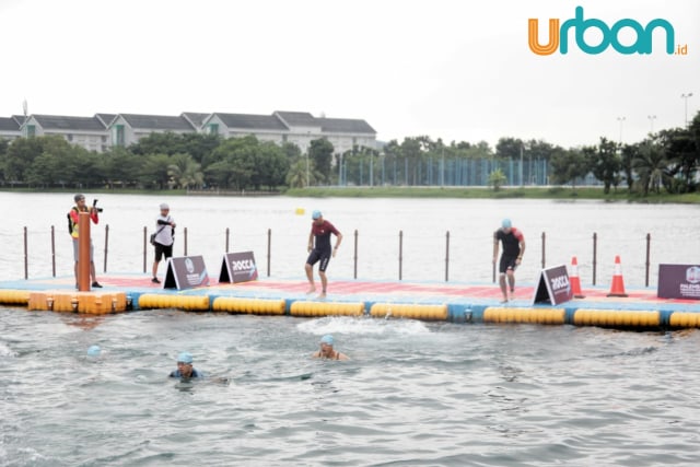 Berenang di Danau Jakabaring menjadi salah satu tantangan baru bagi atlet. (foto: Urban Id)