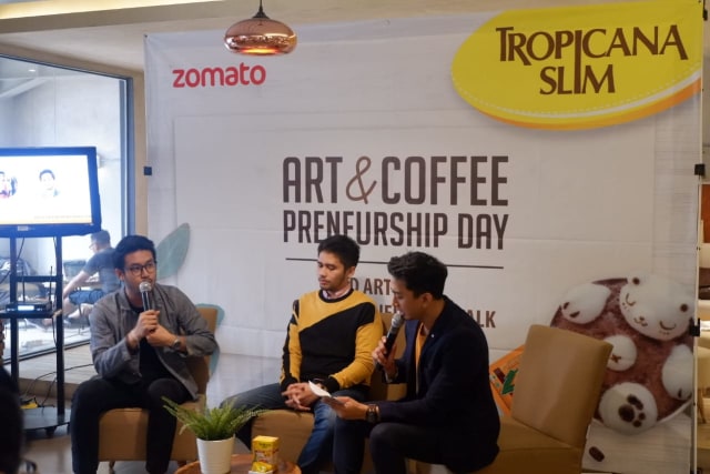 Muhammad Aga (kiri) dalam sesi talkshow di Art & Coffeepreneurship Day 2019. Foto: Dok. Istimewa