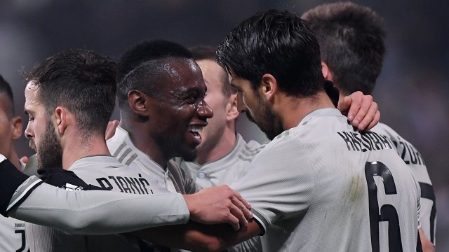 Pemain-pemain Juventus merayakan gol Sami Khedira di laga melawan Sassuolo. Foto: REUTERS/Alberto Lingria