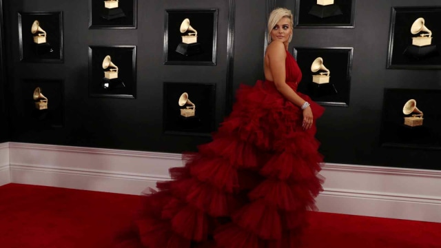 Bebe Rexha di Grammy Awards, Los Angeles, California, Amerika Serikat. Foto: REUTERS/Lucy Nicholson