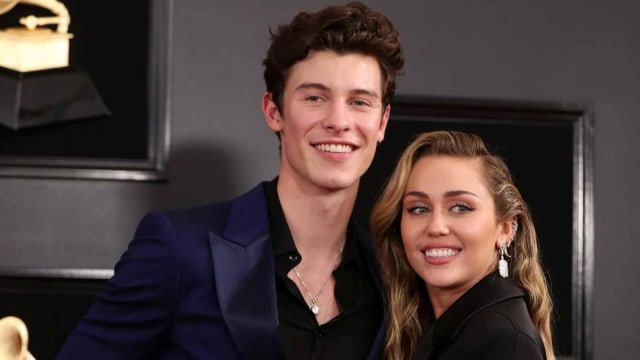 Shawn Mendes dan Miley Cyrus di Grammy Awards, Los Angeles, California, Amerika Serikat. Foto: REUTERS/Lucy Nicholson