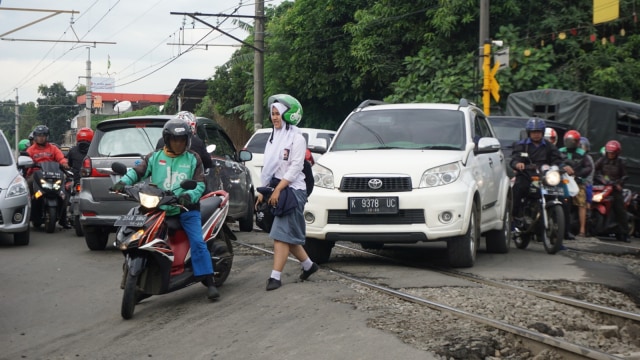 Rawan Selip, Ini Teknik Aman Melewati Perlintasan Kereta Api Yang ...