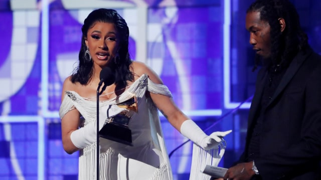 Cardi B menerima penghargaan Grammy Awards 2019, Los Angeles, California, Amerika Serikat. Foto: REUTERS/Mike Blake