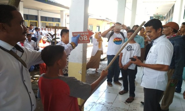 Olah TKP penganiayaan orang tua murid beserta empat murid terhadap penjaga sekolah SMP Negeri 2 Galesong.