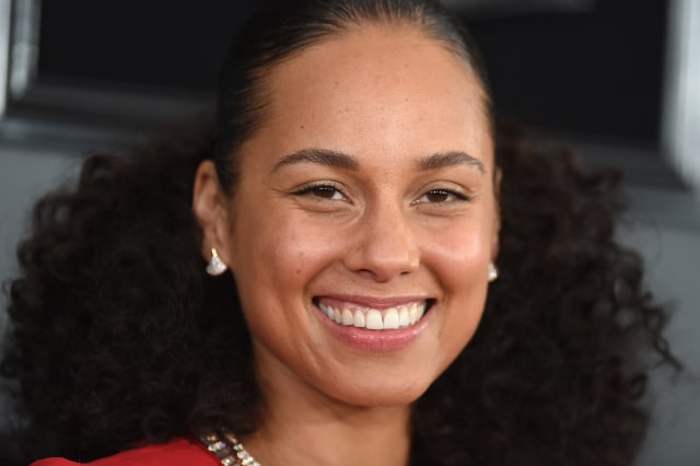 Penampilan tanpa makeup Alicia Keys di Grammy Awards 2019. Foto: Valerie Macon/ AFP