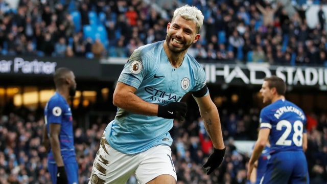 Aguero merayakan gol ke gawang Chelsea. Foto: Reuters/Carl Recine