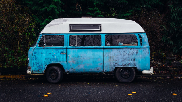 Mobil Volkswagen | Photo by Kyle Szegedi on Unsplash