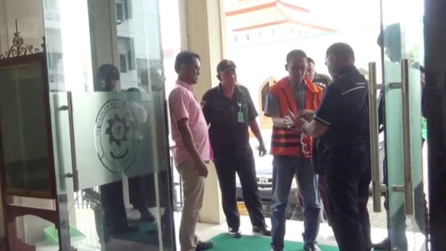 M. Baqir ketika hendak memasuki gedung Pengadilan Negeri Tipikor Surabaya di Jl Juanda, Sidoarjo, Senin (11/2/2019).