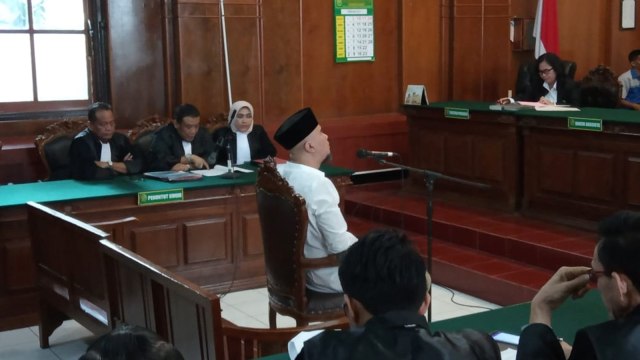 Sidang kedua Ahmad Dhani di Pengadilan Negeri Surabaya, Selasa (12/2). Foto: Yuana Fatwalloh/kumparan