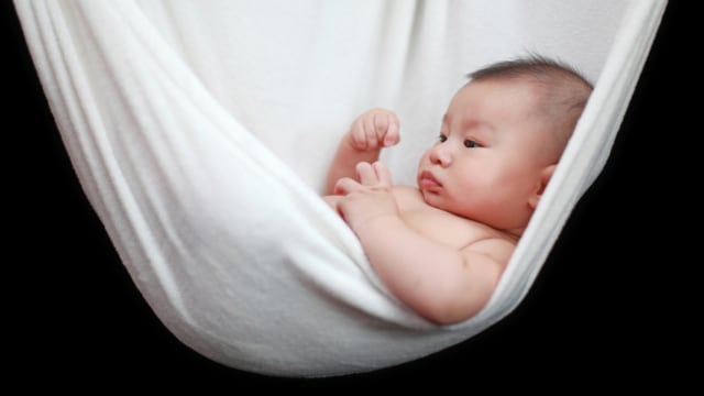 Ilustrasi bayi di dalam ayunan Foto: Shutterstock