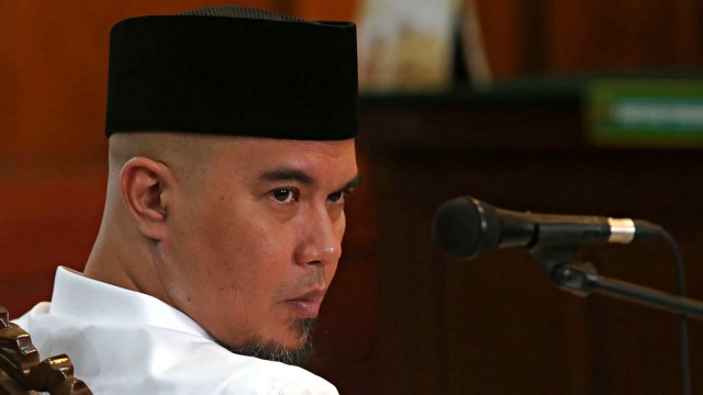 Ahmad Dhani di PN Surabaya, Jawa Timur. Foto: Antara/Ali Masduki
