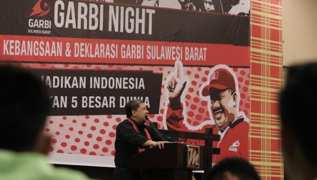Fahri Hamzah saat memberikan orasi kebangsaan dan Deklarasi Garbi Sulawesi Barat di Hotel Maleo Mamuju, Senin (11/2) malam. (Foto: Anhar)