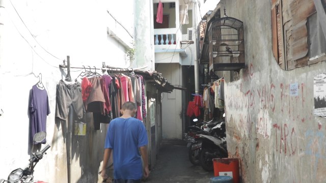 KONTEN SPESIAL PENCATUTAN IDENTITAS Suasana rumah Aisyah di gang sempit