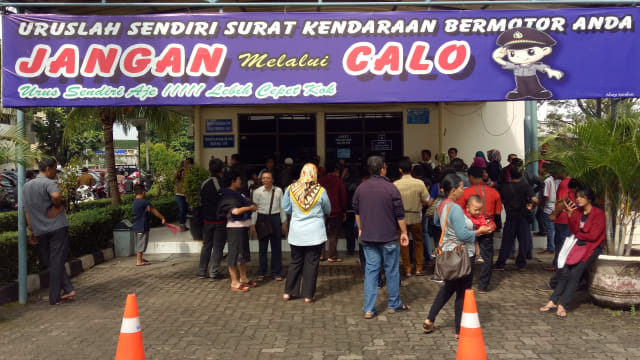 KONTEN SPESIAL PENCATUTAN IDENTITAS Suasana di Samsat