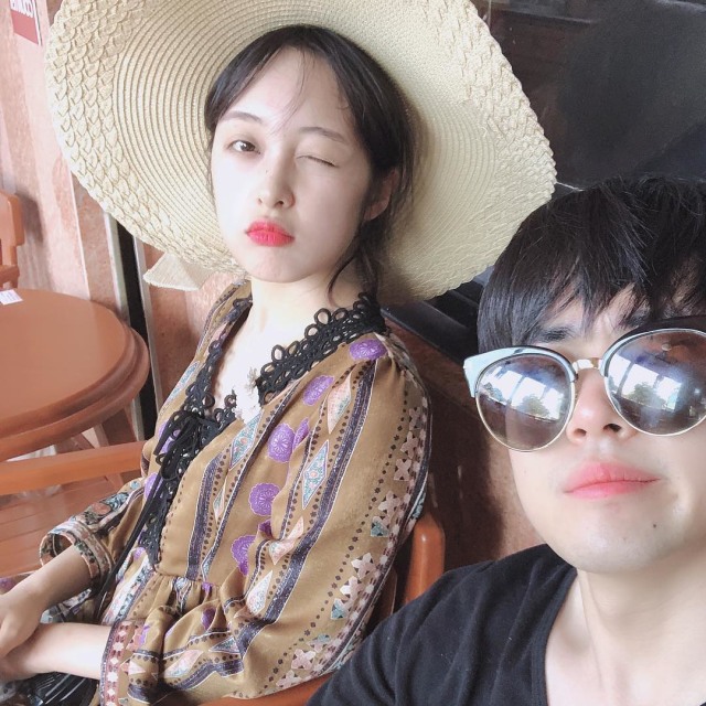 Kim Bo Ra pose berdua dengan Jo Byung Gyu, salah satu pemain Sky Castle. Foto: Instagram @kim_bora9