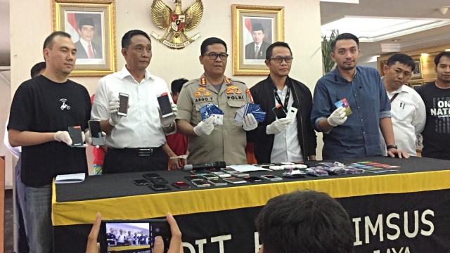 Konferensi pers penangkapan pelaku order fiktif Gojek di Polda Metro Jaya, Rabu (13/2). Foto: Fachrul Irwinsyah/kumparan
