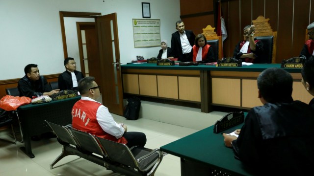Presenter Reza Bukan saat menjalani sidang di Pengadilan Negeri Jakarta Barat, Rabu, (13/02). Foto: Ronny/kumparan
