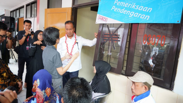 Sosialisasi pemberian alat bantu dengar di Aula Wyata Guna Bandung. (Foto-foto: Agus Bebeng/Bandungkiwari)