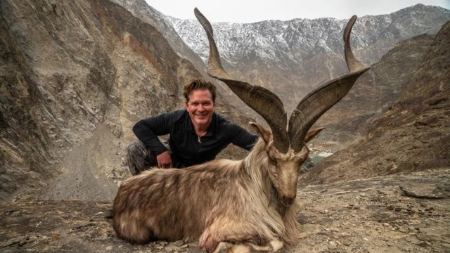 Bryan Kinsel Harlan, pemburu kambing gunung Pakistan. Foto: Abdullah Khalid/Facebook