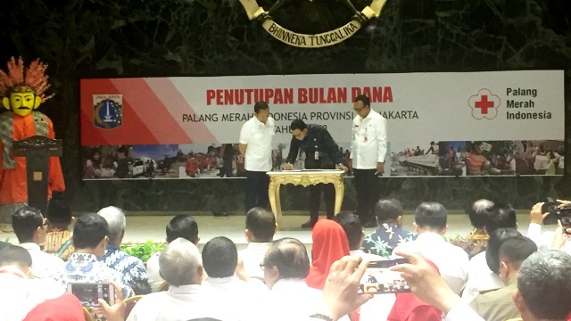 Gubernur DKI Jakarta Anies Baswedan saat penutupan bulan dana PMI di Balai Kota, Kamis (14/2). Foto: Moh Fajri/kumparan