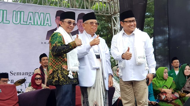 Cawapres 01 Ma'ruf Amin (tengah) dan Ketua Umum PKB Muhaimin Iskandar atau Cak Imin (kanan) di peringatan Harlah NU ke-93 di Cianjur, Jawa Barat, Kamis (14/2). Foto: Rafyq Panjaitan/kumparan