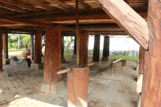 Lebih Dekat dengan Lamban Pesagi, Rumah Tahan Gempa Asli Lampung (12158)