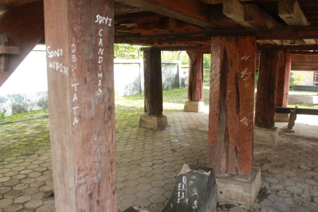 Lebih Dekat dengan Lamban Pesagi, Rumah Tahan Gempa Asli Lampung (12160)